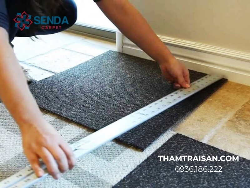 Đo đạc - cắt thảm chuẩn bị thi công