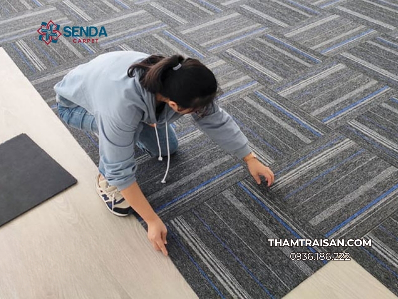 Thảm tấm 50x50 có ưu điểm dễ dàng thay thế khi cần