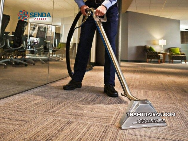 Vệ sinh thảm bằng máy hút bụi
