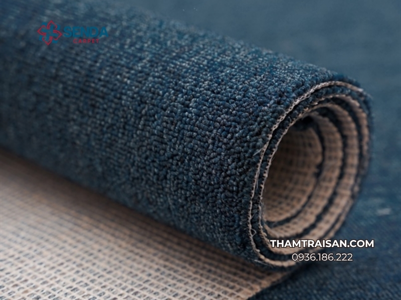 Thảm cuộn thường có mức giá vật tư thấp hơn thảm tấm