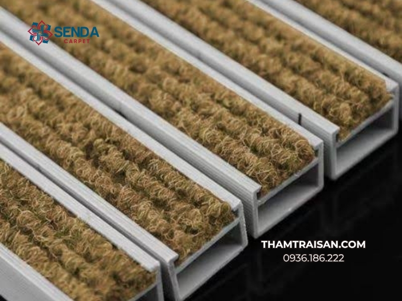 Những lưu ý khi vệ sinh thảm khung nhôm